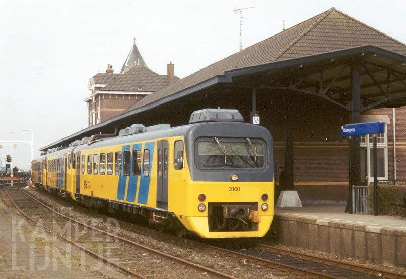 2. DH 3101+ 3103 + 3102 bij station Kampen, 17 maart 2002