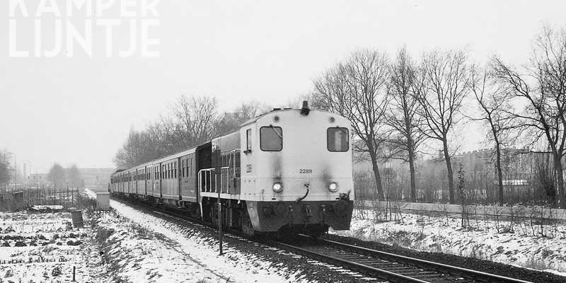 5a. Zwolle 22 december 1986, trek en duwtrein in verband met inzet DE-2 materieel op hoofdlijnen ivm strenge vorst (foto Jan Dul)
