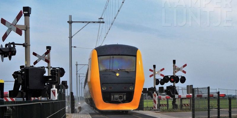 10k. Mastenbroek Bisschopswetering 23-8-2017, NS 3435 als eerste proeftrein op het nieuwe spoor (foto K. Haar)