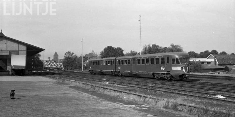 1f. Kampen 20 september 1975, DE-2 69 op weg naar Zwolle (foto J.G.C. van de Meene)