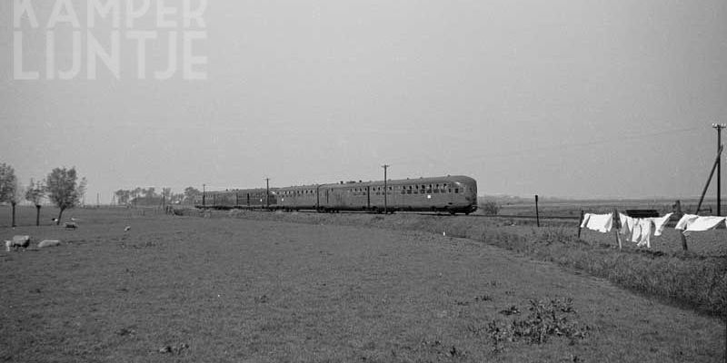 1. Mastenbroek 9 mei 1949; DE-3-147en 149 als militaire trein (Bron: R. Ankersmit)