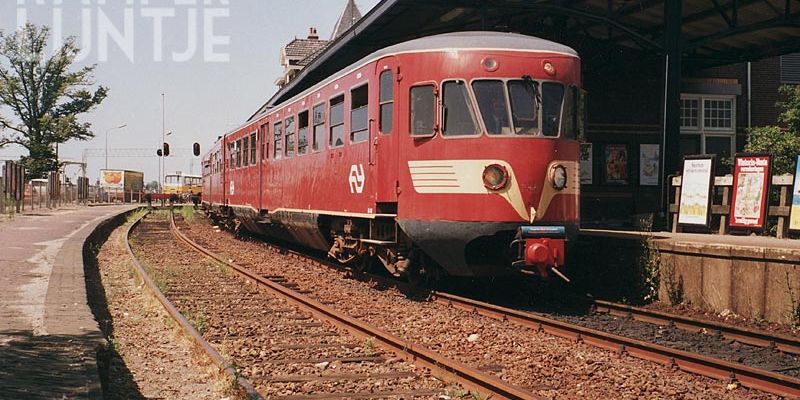 2a. Kampen, 14 juli 1983, DE-2 101 staat klaar voor vertrek (foto Peter van der Meer)