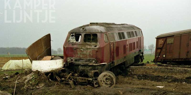 2d. IJsselmuiden 23 april 1982, DB 216 153 7 na botsing bij Veilingweg (foto R. van Putten)