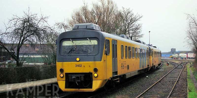 3a. Kampen, DH 3102 + 3101 rijden station Kampen binnen