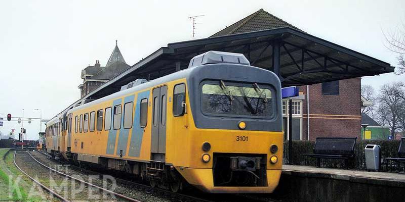 3b. Kampen, DH 3101 + 3102 staan gereed voor vertrek richting Zwolle