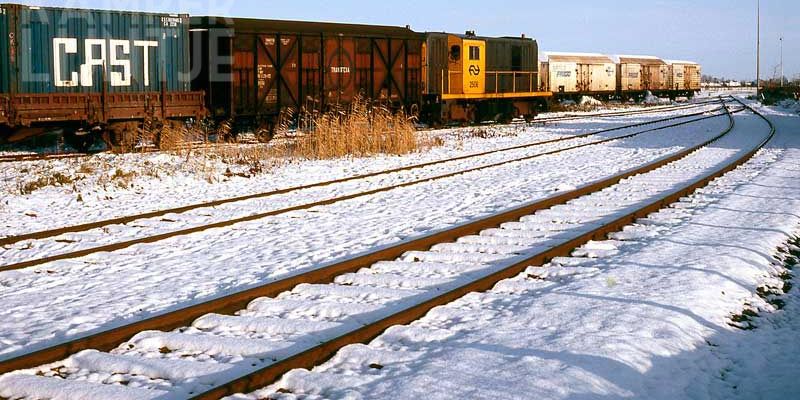 3c. Kampen 22 december 1986, NS 2506 aan het rangeren in winterse omstandigheden (foto L.J. Beumer)