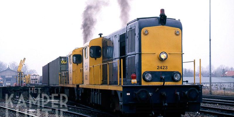 5e. Kampen, 28 december 1988, vertrekkende NS 2423 + 2406 (foto L.J. Beumer)