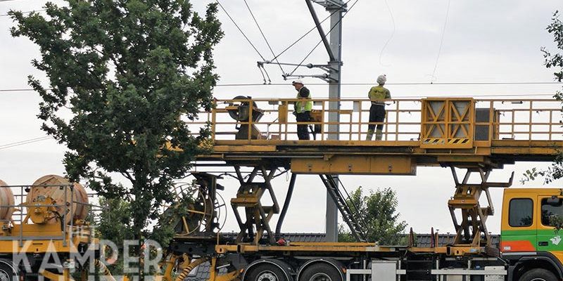 36r. Zwolle  2 augustus 2017, aanbrengen rijdraden (foto Kasper Haar)