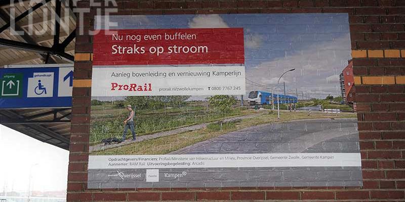 20m. Kampen 18-3-2017, affiche op muur station (foto Kasper Haar)