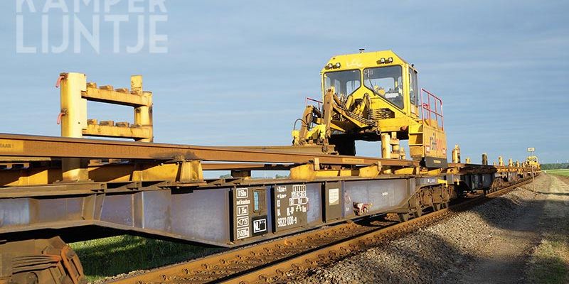 21q. Mastenbroek Bisschopswetering 5 juni 2017, spoorstaaftrein met het aanvoeren van nieuwe rails (foto Kasper Haar)