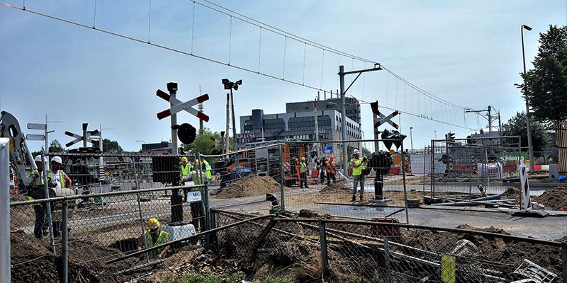 23r. Zwolle 20 juni 2017, overweg Veerallee is al onder de draad (foto Kasper Haar)