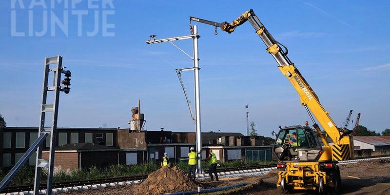 24j. Kampen 21 juni 2017, een mast wordt geplaatst (foto Kasper Haar)