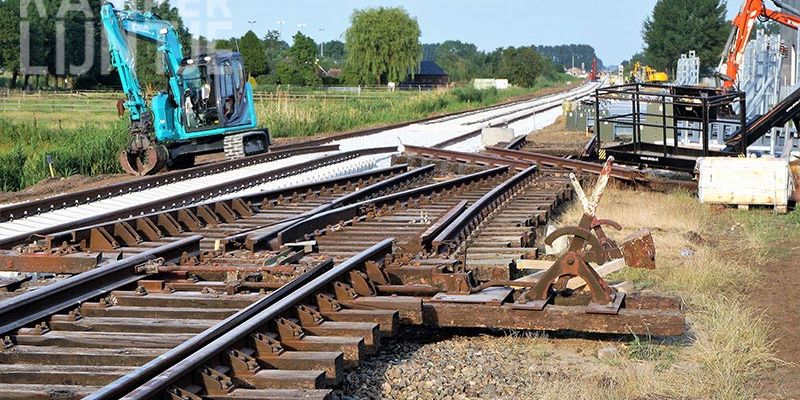 24u. Kampen 21 juni 2017, een oud wissel wordt tijdelijk gelegd in het hoofdspoor (foto K.Haar)