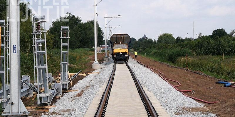 25k. IJsselmuiden Oosterlandenweg 23 juni 2017, eerste grindwagentrein (foto Kasper Haar)