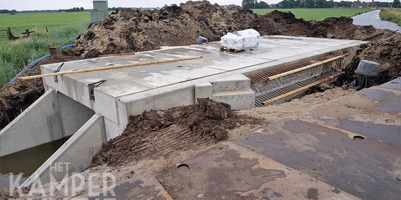 26k. Mastenbroek Bisschopswetering 25 juni 2017, een betonnen brug in de spoorlijn (foto Kasper Haar)