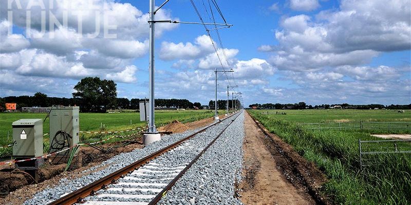 26v. IJsselmuiden 2 juli 2017, spoor onder de draad richting Oosterholtseweg (foto K. Haar)