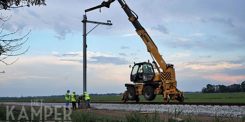 27n. Mastenbroek Bosjessteeg 6 juli 2017, plaatsen van masten (foto Kasper Haar)