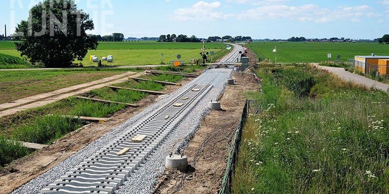 28e. Zwolle Scholtensteeg 9 juli 2017,  dwarsliggers aan weerszijden overweg (foto Kasper Haar)