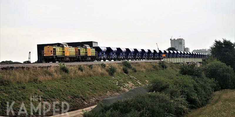 29g. Zwolle 11 juli 2017, de  grindtrein op de spoordijk (foto Kasper Haar)