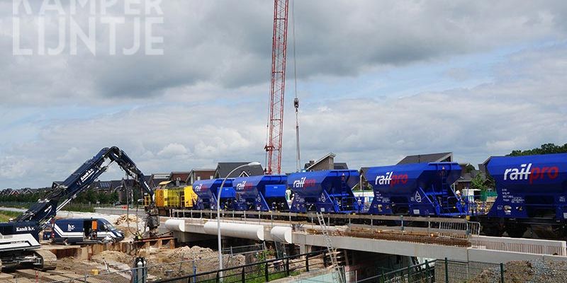 29t. Zwolle 13 juli 2017, de grindtrein passeert toekomstig station Zwolle Stadshagen (foto K. Haar)