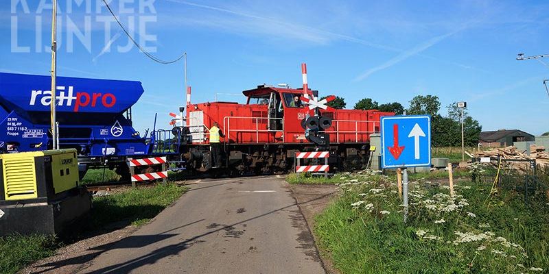 31f. Mastenbroek 17 juli 2017, grindtrein op overweg (foto Kasper Haar)