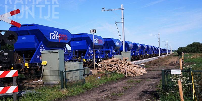 31g. Mastenbroek 17 juli 2017, een lange rij van wagons (foto Kasper Haar)