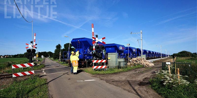 31j. Mastenbroek 17 juli 2017, de laatste wagon passeert de overweg (foto Kasper Haar)