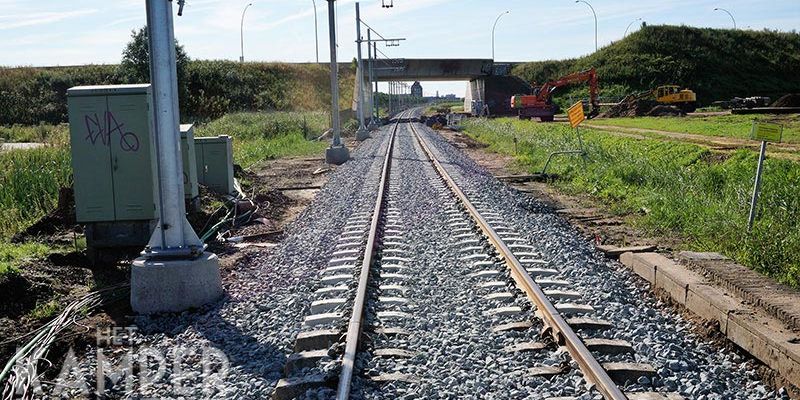 31q. Westenholte 17 juli 2017, de masten zijn geplaatst bij Hasselterweg (foto K. Haar)