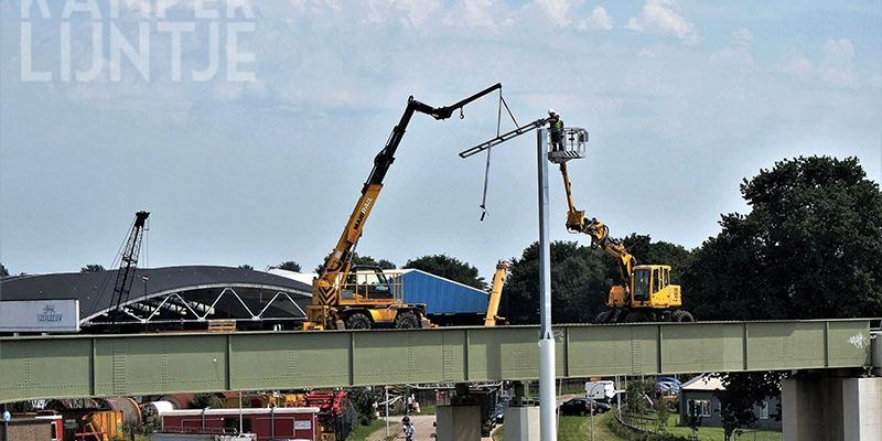 32w. Zwolle 19 juli 2017, de arm wordt vastgezet (foto Kasper Haar)