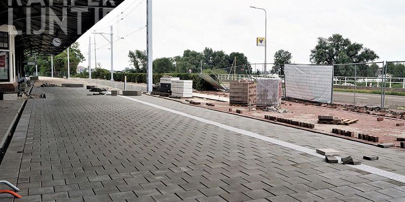 36j. Kampen 29 juli 2017, het perron is grotendeels betegeld (foto K. Haar)