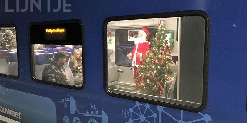 4b. Kampen 22 december 2019, Keolis 7404 in kerstsfeer tijdens Kerst in Oud Kampen (foto Kasper Haar)