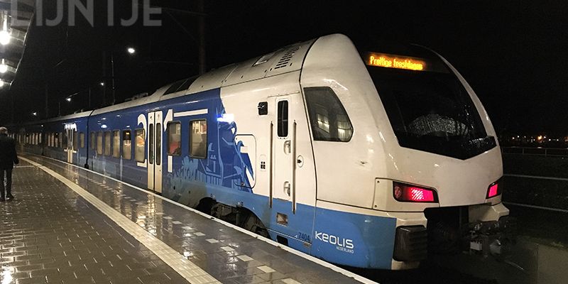 4a. Kampen 22 december 2019, Keolis 7404 in kerstsfeer tijdens Kerst in Oud Kampen (foto Kasper Haar)