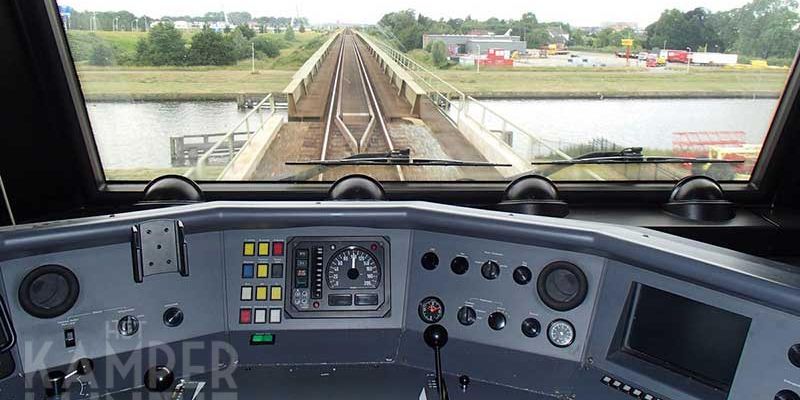 8b. Zwolle 17 juni 2014, uitzicht vanuit cabine op spoorbrug Zwolle IJsselkanaal (foto Henry van de Hoven)