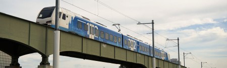 Keolis 7304 op spoorbrug