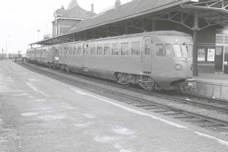 Station Kampen in zwart-wit